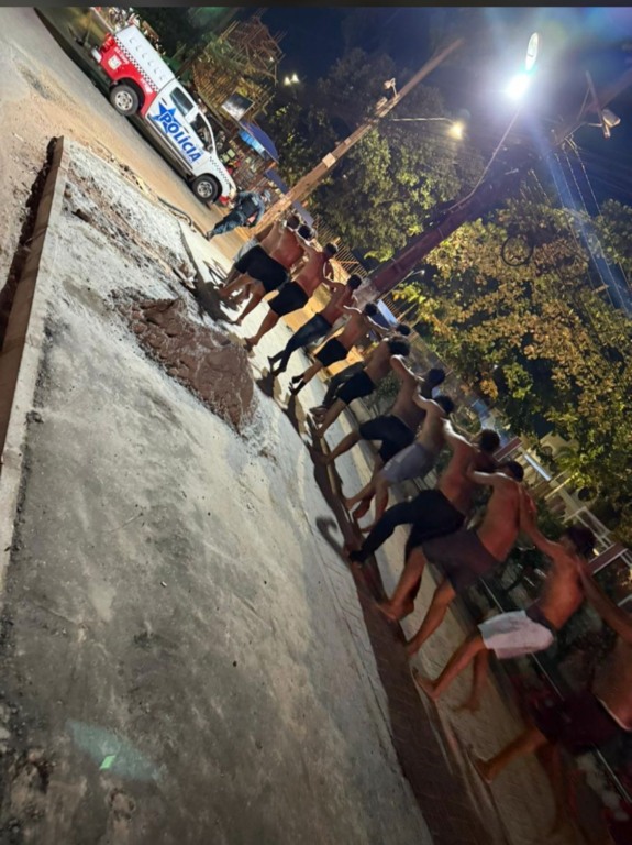 Quem passava pelo local de carro, moto, ônibus ou a pé, relatou cenas de guerra urbana, comparando o cenário à “faixa de Gaza”.
