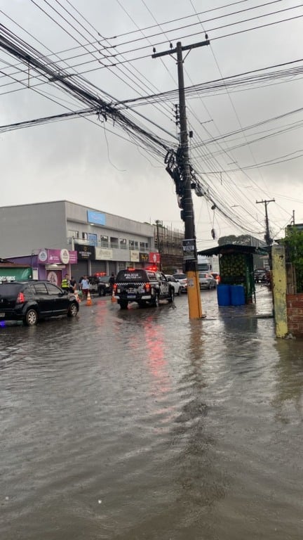 Imagens de câmeras de segurança teriam identificado o autor do disparo.