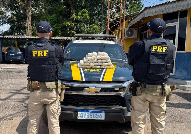 PRF apreende 28 kg de maconha em carro abandonado na BR-316, em Castanhal