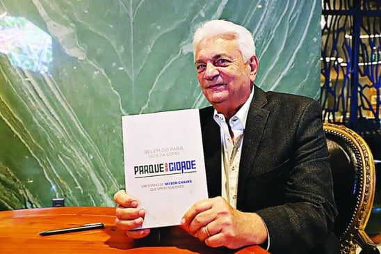 O evento ocorreu no Palácio da Cabanagem, sede da Assembleia Legislativa, e contou com a presença de políticos, autoridades públicas e amigos do homenageado.