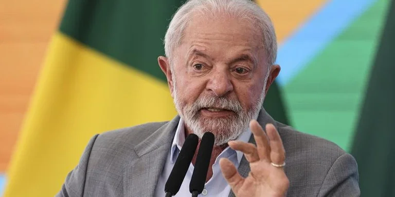 Lula manifestou solidariedade à viuva Lúcia Veríssimo | Foto: Marcelo Camargo / Agência Brasil / CP
Lula manifestou solidariedade à viuva Lúcia Veríssimo | Foto: Marcelo Camargo / Agência Brasil / CP