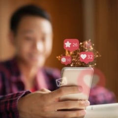 Acima de tudo, estabelecer uma relação de confiança com a criança ou adolescente deve sempre ser uma prioridade, para que ela se sinta bem compartilhando sua vida digital.