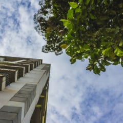 EDGE, LEED e AQUA-HQE ganham espaço como estratégias para a redução de impactos ambientais e valorização de edificações no Brasil.