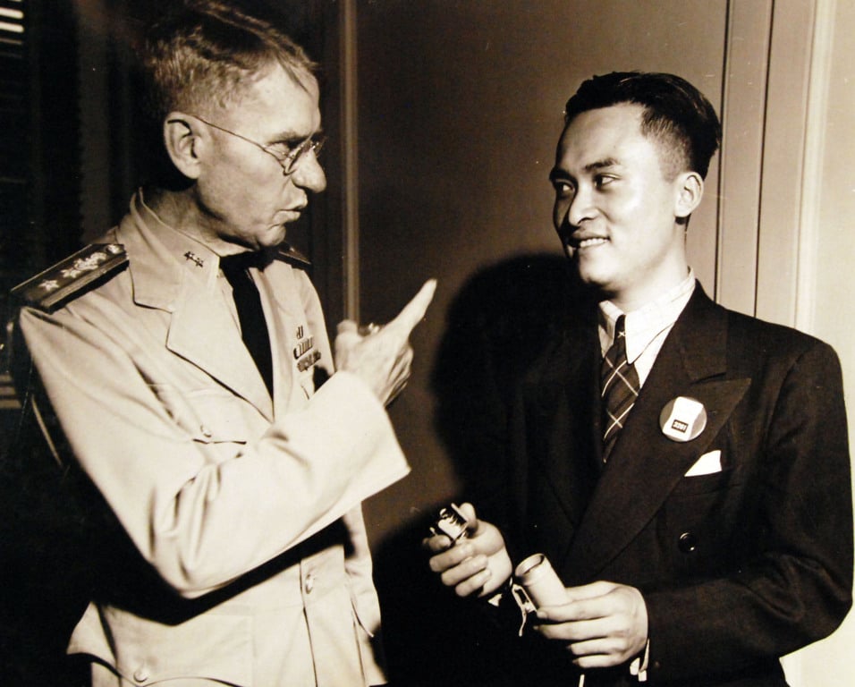 Por sua resistência e coragem, foi condecorado pelo rei George VI do Reino Unido com a Medalha do Império Britânico.