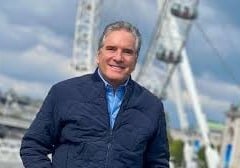 O empresário explicou que precisou passar por uma cirurgia inesperada no menisco após se machucar jogando pickleball.