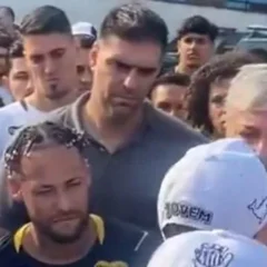 Torcedores da organizada Sangue Jovem invadiram o CT Rei Pelé na tarde desta terça-feira (19), durante a reapresentação do elenco do Santos. Doto: Reprodução