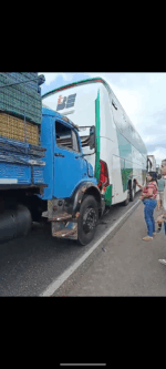 Acidente causa engavetamento de veículos e trânsito lento na BR-316