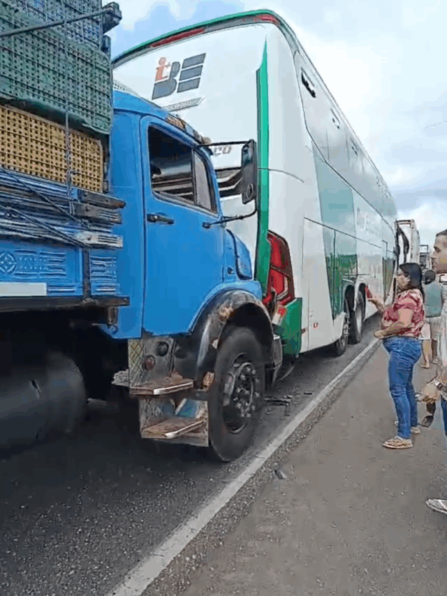Acidente causa engavetamento de veículos e trânsito lento na BR-316