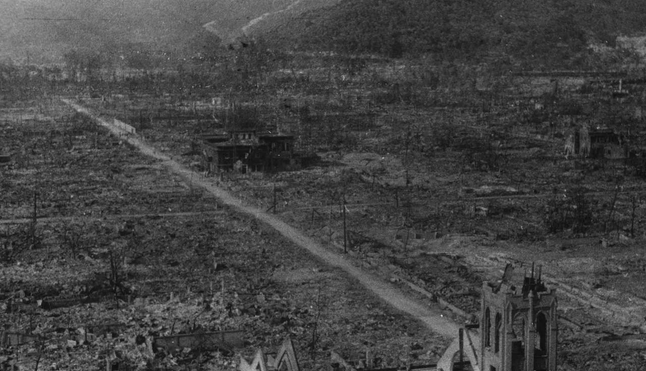 Hiroshima Nakaku. Após a explosão da bomba nuclear. Foto: Satsuo Nakata Hiroshima Nakaku. Após a explosão da bomba nuclear. Foto: Satsuo Nakata