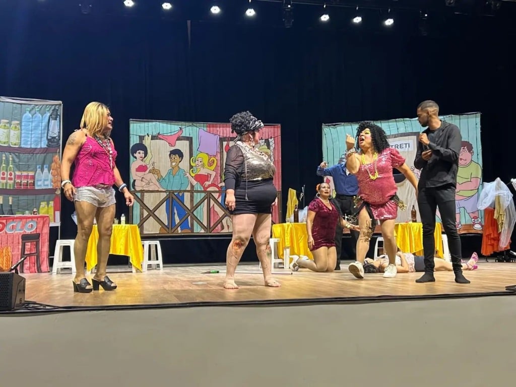 O grupo teatral amapaense viaja com apoio do Programa Rouanet Norte e levará aos paraenses uma exposição fotográfica do espetáculo mais picante do Norte do Brasil.