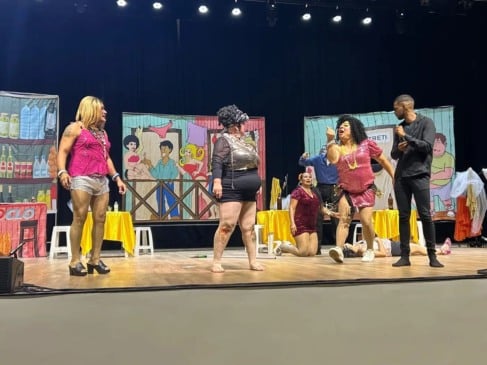 O grupo teatral amapaense viaja com apoio do Programa Rouanet Norte e levará aos paraenses uma exposição fotográfica do espetáculo mais picante do Norte do Brasil.