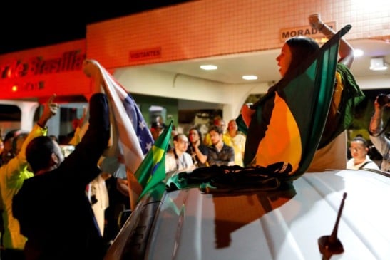 Vizinhos de Bolsonaro querem expulsão. Condomínio fica a 8,7 kms da Papuda