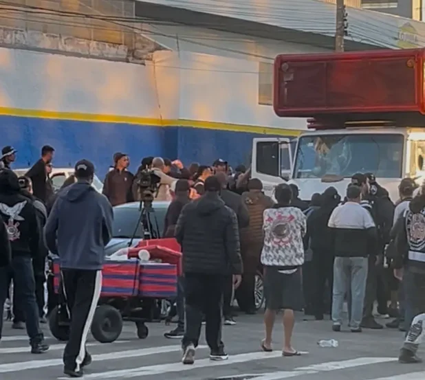 Reação violenta começou após o caminhão tocar hinos de rivais, incluindo o do Paysandu, durante assembleia no Parque São Jorge.