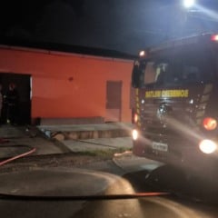 Na madrugada de terça-feira (12), a casa de um homem acusado de ter cometido um crime de homicídio foi incendiada na periferia da cidade de Castanhal