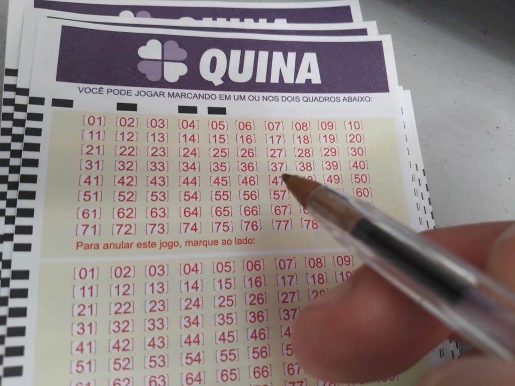Confira os números sorteados da Quina no concurso 6799 e saiba como apostar para ganhar prêmios significativos.