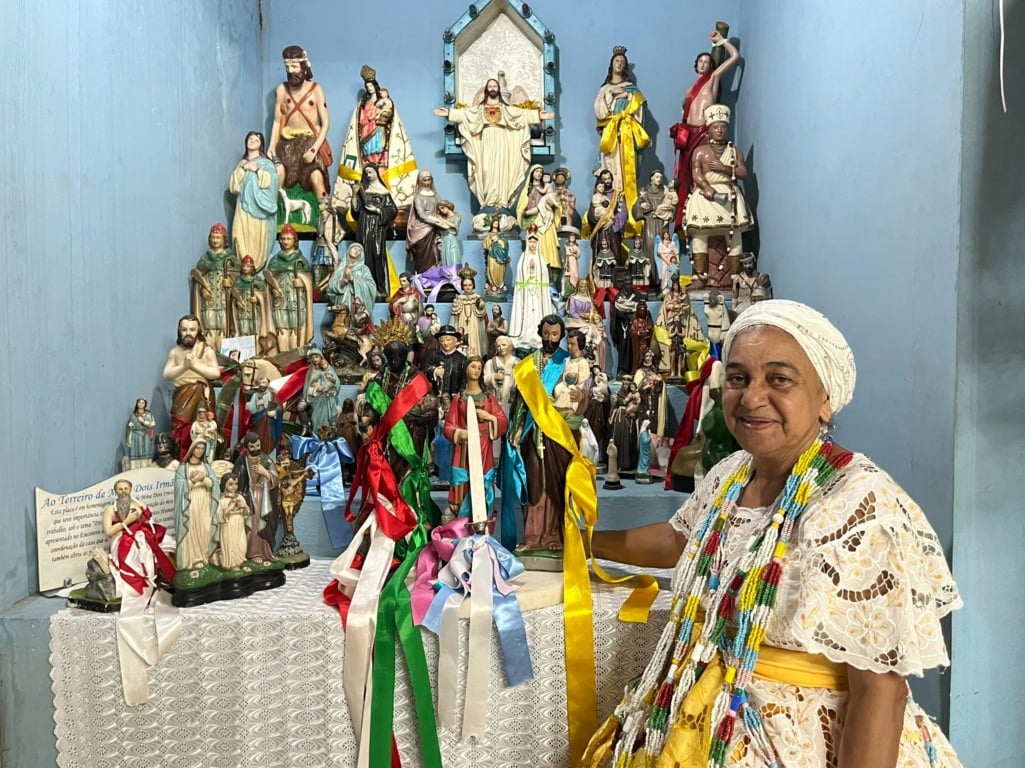 Liderado apenas por mulheres e tombado como patrimônio, o Terreiro de Mina Dois Irmãos resiste há mais de um século e sua história ancestral agora conquista o sambódromo. Conheça a programação de aniversário.