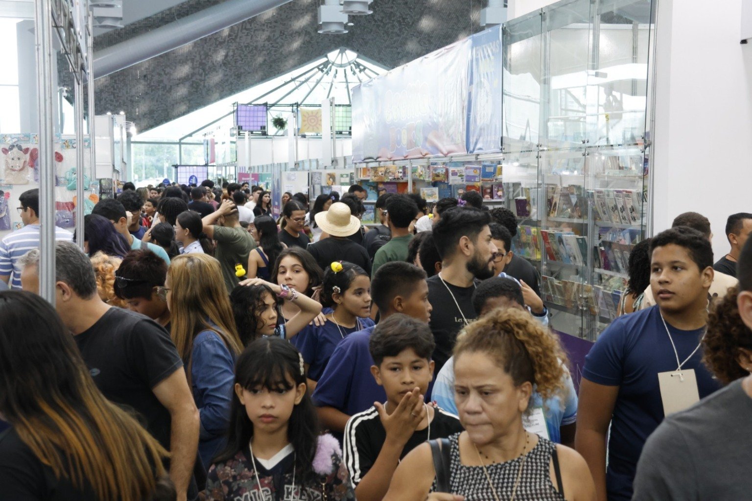 O encerramento da 28ª Feira Pan-Amazônica do Livro e das Multivozes, realizado nesta sexta-feira (22), foi um verdadeiro espetáculo de manifestações culturais. O encerramento da 28ª Feira Pan-Amazônica do Livro e das Multivozes, realizado nesta sexta-feira (22), foi um verdadeiro espetáculo de manifestações culturais.