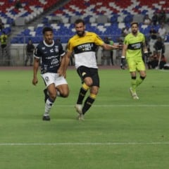 Derrota para o Criciúma aumenta pressão sobre António Oliveira no Remo