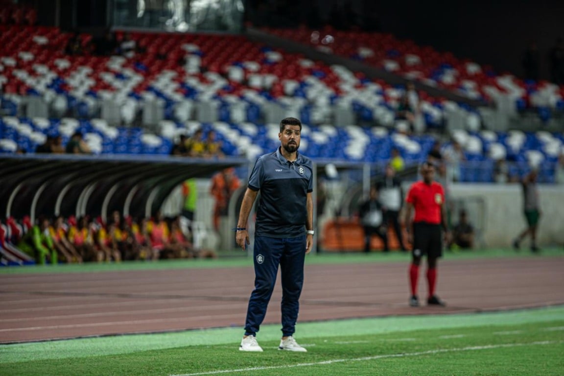 O técnico português António Oliveira, do Remo, demonstrou uma certa irritação na coletiva de imprensa após a derrota para o Criciúma nesta quinta, em Belém