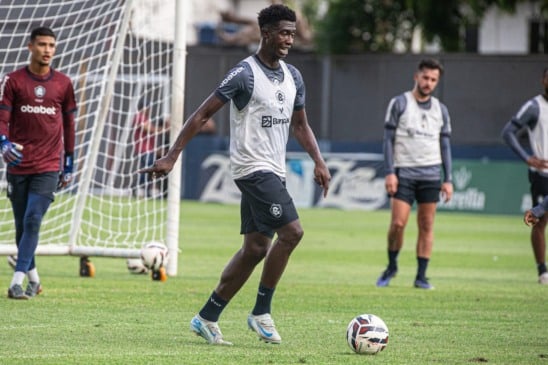 Atacante português João Pedro é novo reforço do Clube do Remo para 2025
