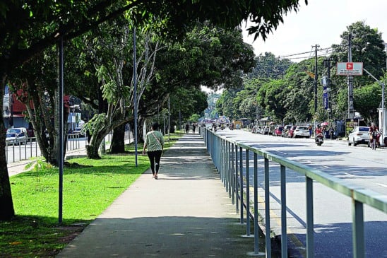 Cidade Nova,Ananindeua  Pará, Brasil, caderno cidade - Um dos principais pontos habitacionais e comerciais de Ananindeua, o conjunto Cidade Nova tem uma história que data de meados de 1976, quando começou a ser construído pela Companhia de Habitação do Pará (Cohab). De lá pra cá, muitas transformações e memórias se desenvolveram no conjunto.
AV. DOM ZICO
31/07/2025
Foto celso Rodrigues/ Diário do Pará.