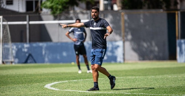 Contestado, técnico precisa fazer o time vencer. Cargo está em risco - Foto: Samara Miranda/Remo