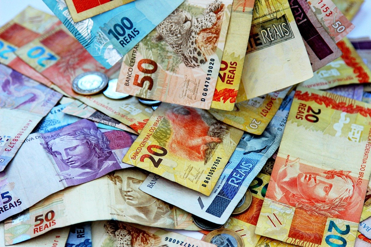 Desemprego bateu? Veja como conseguir dinheiro, descontos e apoio do governo