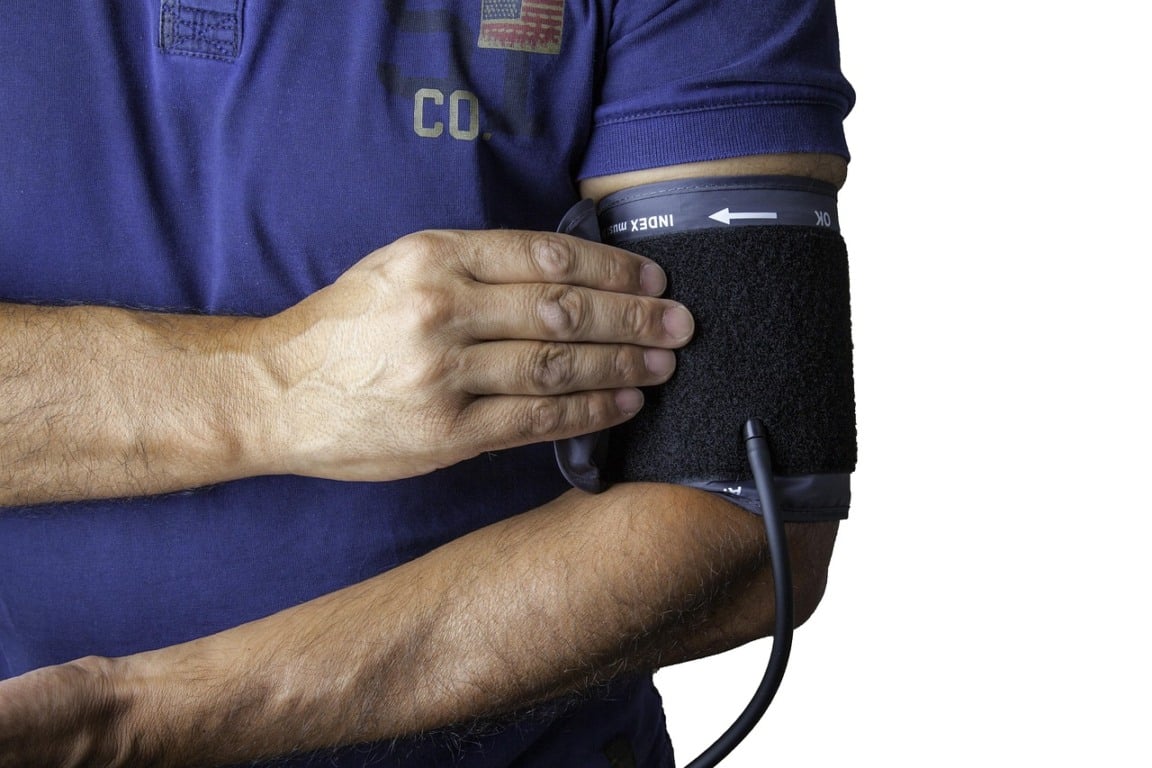 Compreender a diferença entre hipertensão (pressão alta) e hipotensão (pressão baixa) é essencial para reconhecer sinais de alerta e buscar tratamento adequado.