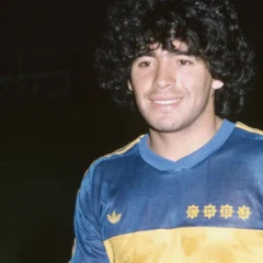 Diego Maradona em ação pelo Boca Juniors em 1981 • Gilbert Iundt/Corbis/VCG via Getty Images