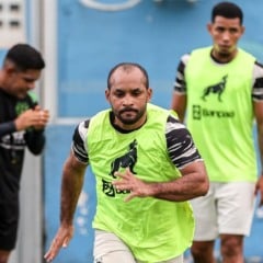Edinho quer mostrar que tem vaga no time - Foto: Jorge Luis Totti/PSC