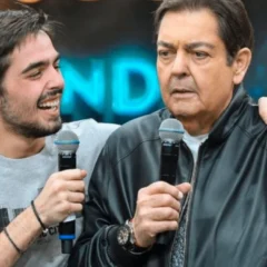 João Silva, filho de Faustão, usou as redes sociais para responder ao médico Elisiário Júnior, que declarou em um podcast que o apresentador teria "chances mínimas" de sobrevivência. 
