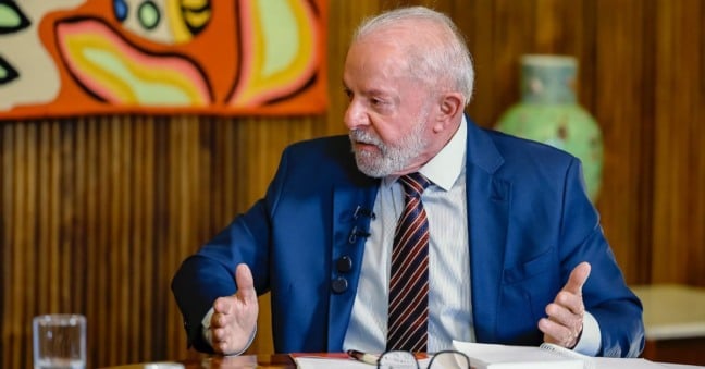 O governo Lula (PT) anuncia nesta quarta-feira (13) o plano de contingência para amparar empresas afetadas pela sobretaxa de 50% imposta a produtos brasileiros pelo presidente dos Estados Unidos, Donald Trump.