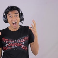 Pessoas que usam fones o tempo todo, mesmo sem música tocando, podem estar tentando se isolar emocionalmente do ambiente.
