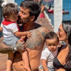 Casal já tem gêmeos em casa e agora espera mais um par idêntico; história virou quase um trava-língua de tantas gerações de gêmeos.