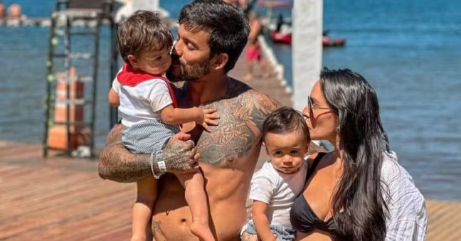 Casal já tem gêmeos em casa e agora espera mais um par idêntico; história virou quase um trava-língua de tantas gerações de gêmeos.