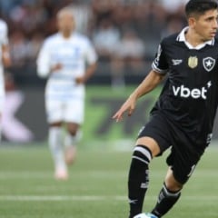 O Botafogo enviou uma notificação formal ao Lyon no dia 18 de julho confirmando a venda do jogador Savarino ao clube francês em março
