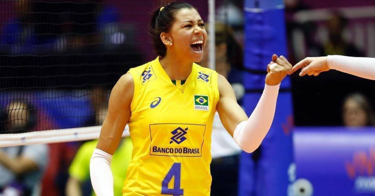 Carolana anuncia aposentadoria da Seleção Brasileira de Vôlei: "Alguns ciclos precisam se encerrar para outros começarem" Carolana anuncia aposentadoria da Seleção Brasileira de Vôlei: "Alguns ciclos precisam se encerrar para outros começarem"