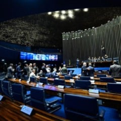 Jaques Wagner foi o relator do PL 2.692/2025, que repete teor da MP 1.294/2025, cujo prazo de validade estava para vencer; texto que beneficia quem ganha até dois salários mínimos foi à sanção presidencial Andressa Anholete/Agência Senado Fonte: Agência Senado