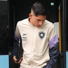 Botafogo avalia propostas por Savarino e deve ouvir o jogador antes de decidir venda
