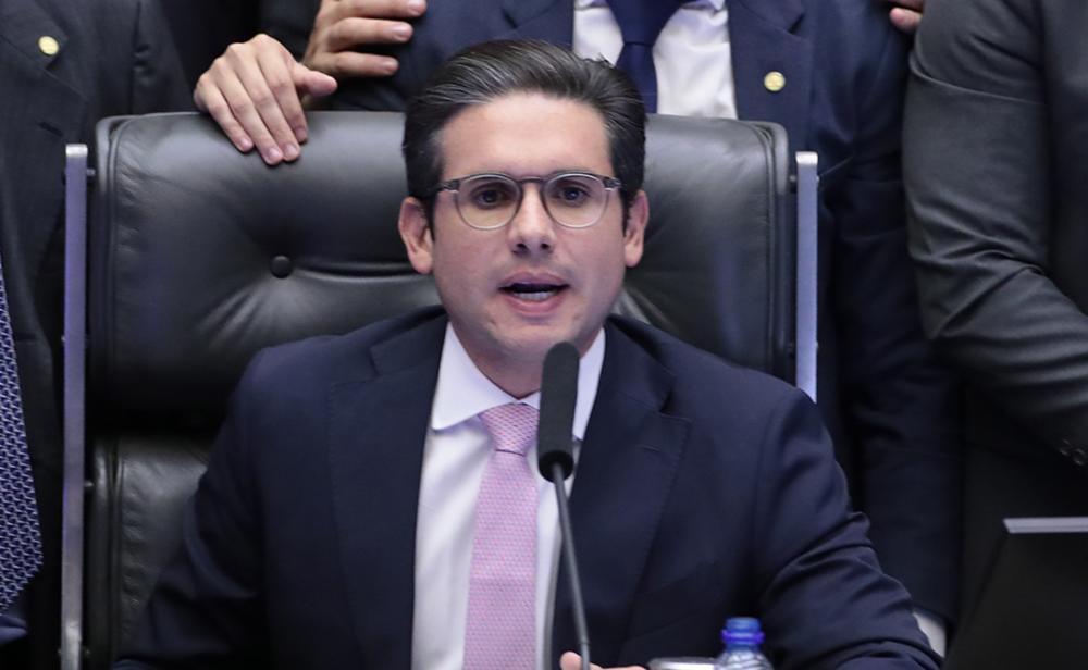 O deputado Hugo Motta (Republicanos-PB) conseguiu voltar à mesa da presidência da Câmara às 22h21 desta quarta-feira (6), após uma longa negociação O deputado Hugo Motta (Republicanos-PB) conseguiu voltar à mesa da presidência da Câmara às 22h21 desta quarta-feira (6), após uma longa negociação