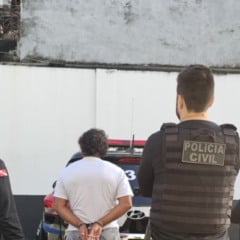 De acordo com as investigações, os ataques aconteceram há cerca de três meses. O suspeito teria ofendido a vítima em via pública, além de realizar ameaças e intimidações