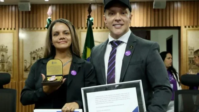 Juliana Soares recebe comenda Maria da Penha em Natal