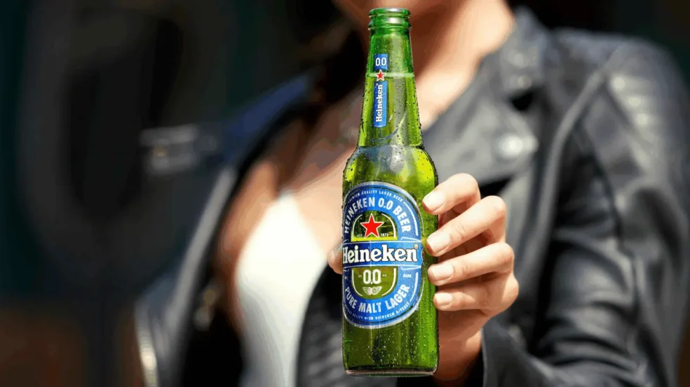 Pode beber e dirigir: ação da Heineken 0.0 oferece degustação para motoristas