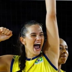 Após perder o primeiro set, seleção se impõe e vence por 3 a 1; próxima adversária será a França