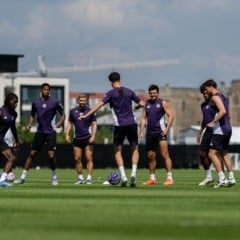 Neste domingo (3), às 18h (horário de Brasília), Manchester United e Everton se enfrentam no Mercedes-Benz Stadium, em Atlanta, nos Estados Unidos,