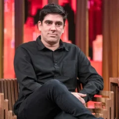 O ator e humorista Marcelo Adnet, de 43 anos, revelou em entrevista a um podcast que sofreu abuso sexual aos sete anos de idade. 