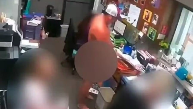 Funcionários também denunciaram que Diffine usava sua posição de poder para aliciar sexualmente colegas e pacientes