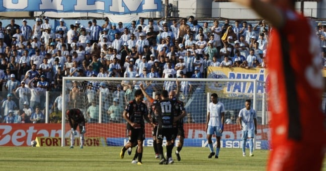 Retrospecto e números alertam para a urgência de reação do Papão na Série B - Foto: Wagner Almeida/Diário