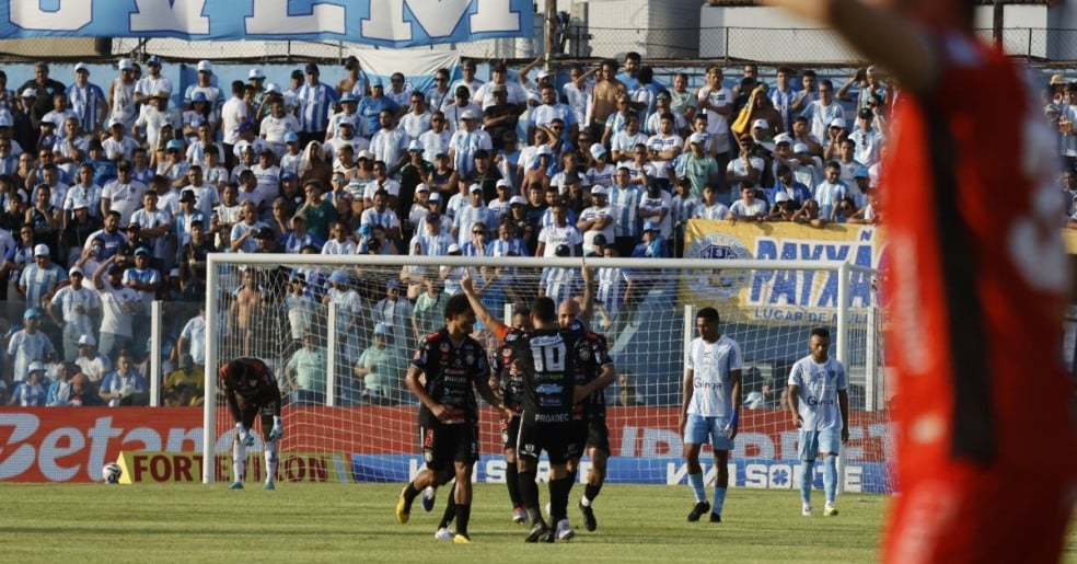 Retrospecto e números alertam para a urgência de reação do Papão na Série B - Foto: Wagner Almeida/Diário