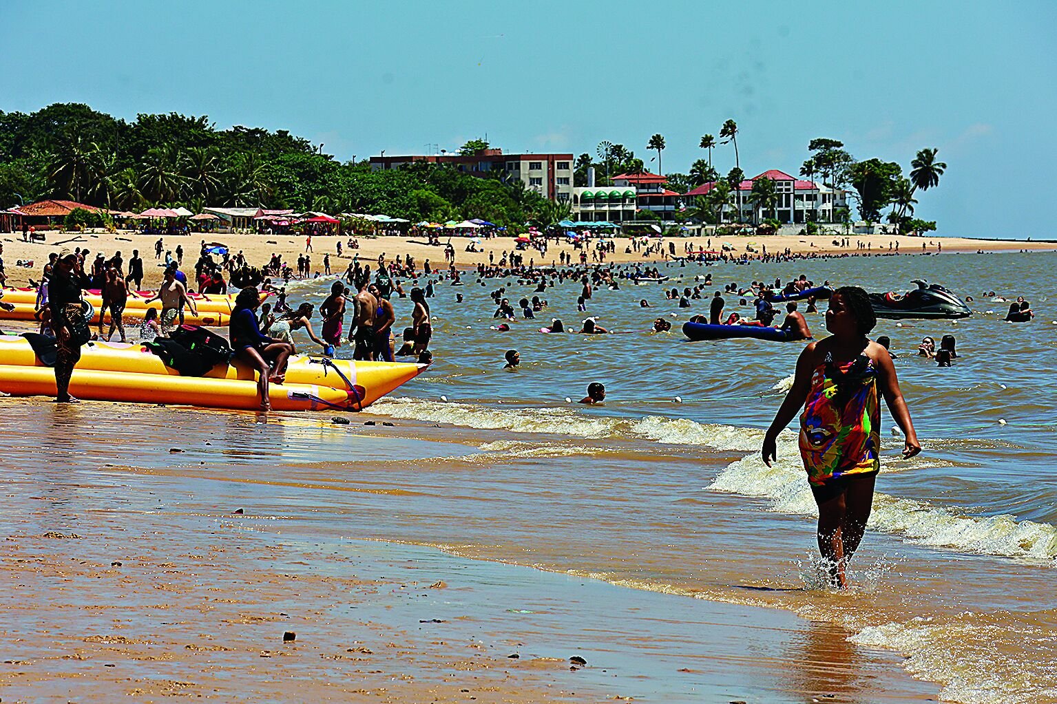 Mesmo após as férias, o movimento em praias e igarapés foi considerado bom por comerciantes. Clima estava ideal para quem buscava tranquilidade